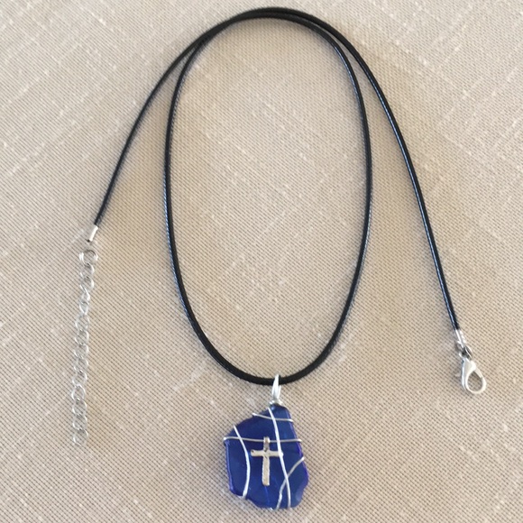 HAND CRAFTED Vintage Blue Glass Pendant Necklace - Picture 3 of 3